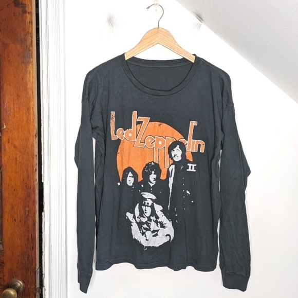 Daydreamer Tops - DAYDREAMER Black Portrait Long Sleeve Graphic Band Merch Tee NEW Size M